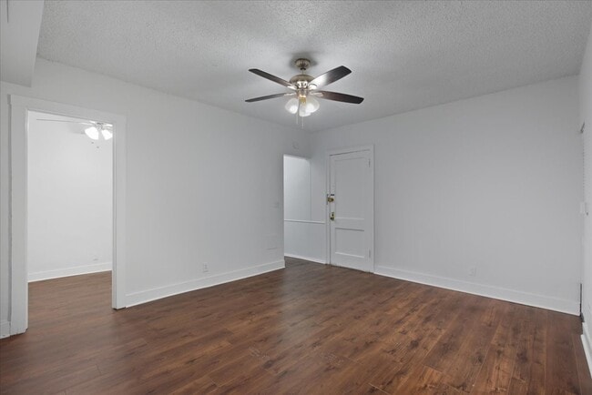 Building Photo - 3727 N Pine Grove Ave