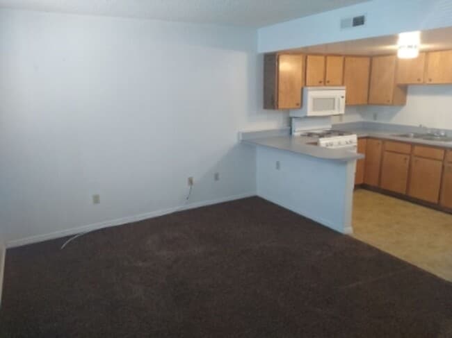 Building Photo - 145 W 820 S