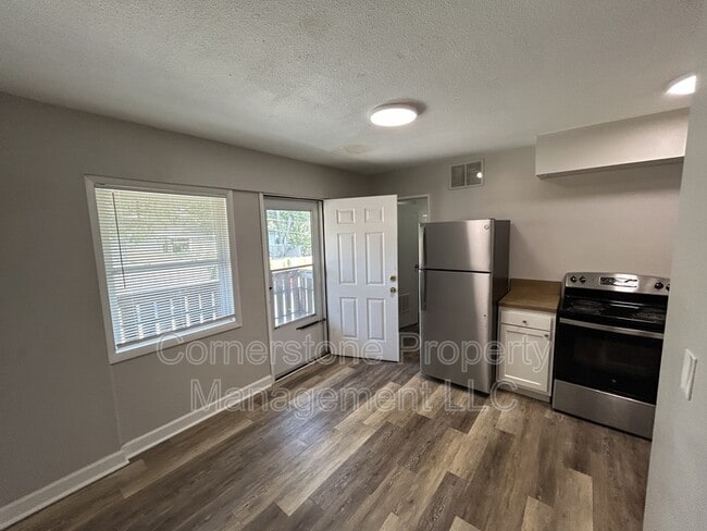 Building Photo - 2506 Redbud Ln