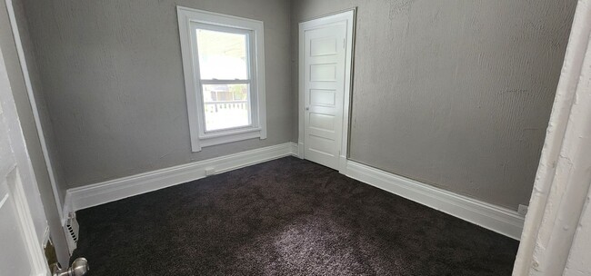 Building Photo - 3404 Archwood Ave