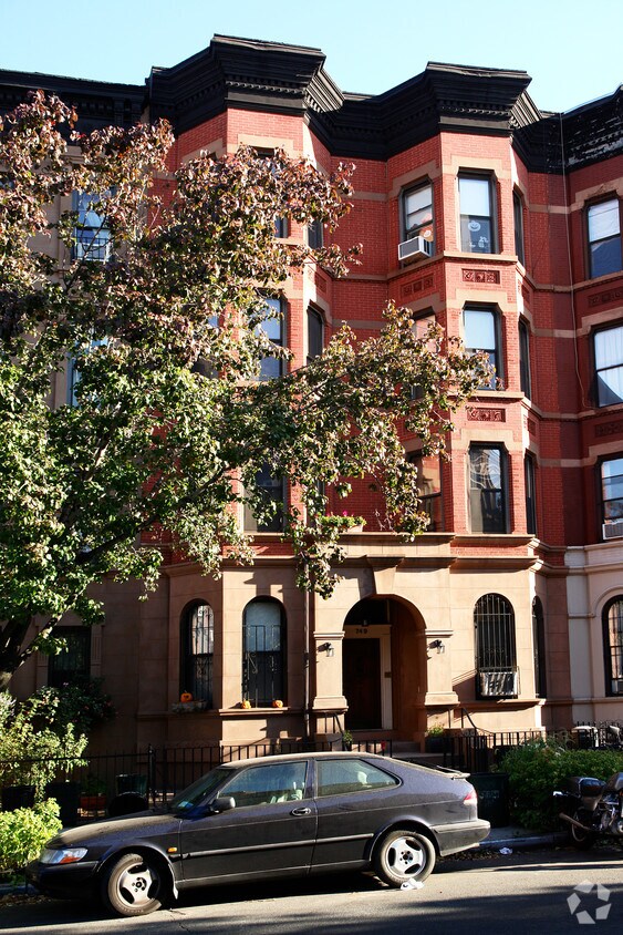 Primary Photo - 749 Union St