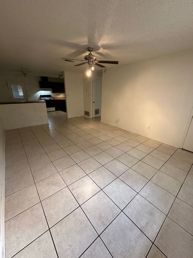 Foto del edificio - 2412 Clemons Rd