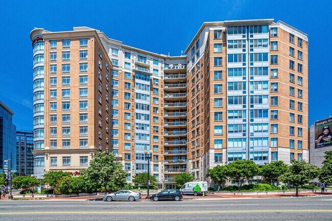 Foto del edificio - 555 Massachusetts Ave NW