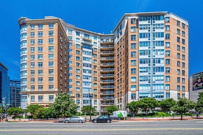 Photo - 555 Massachusetts Ave NW House