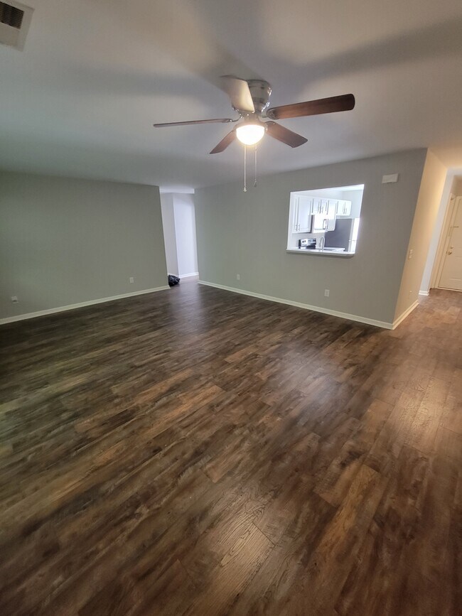 Foto del edificio - 5140 Greenville Loop Rd