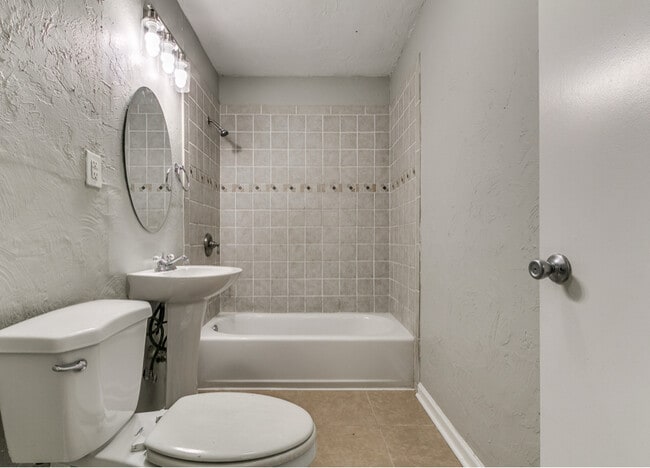 Building Photo - 1519 Rockridge Ct