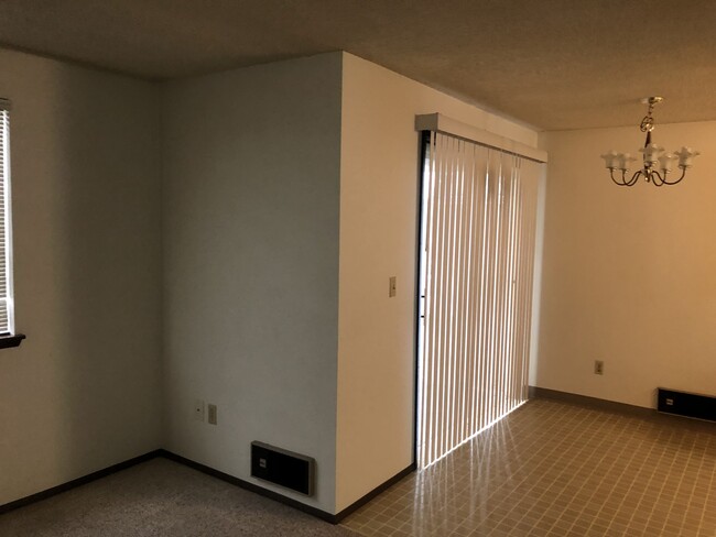 Building Photo - 505 E Wright Ave