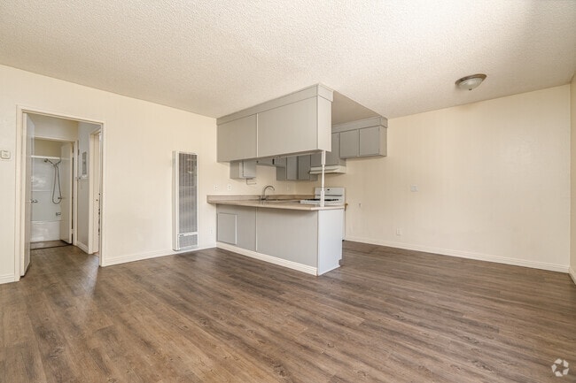 1 habitación, 1 baño - 546 pies cuadrados - Sala de estar - 10210 Mountair Ave., Tujunga
