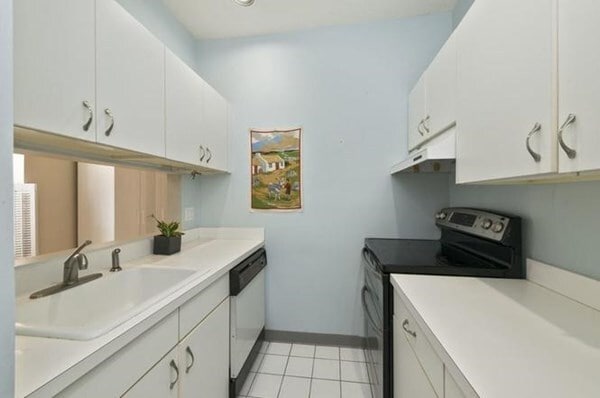 Building Photo - 19 Follen St