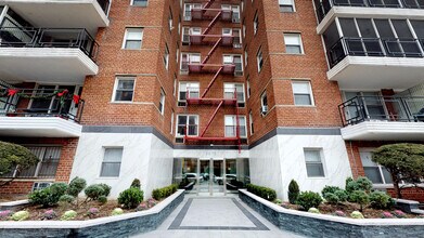 Building Photo - 66-15 Thornton Place
