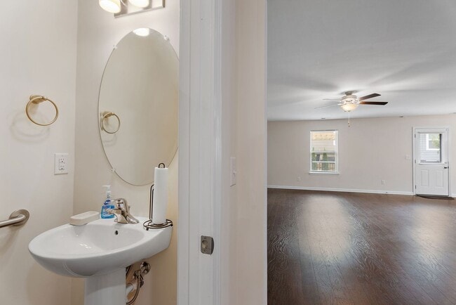 Photo - 317 Sportsman Dr House