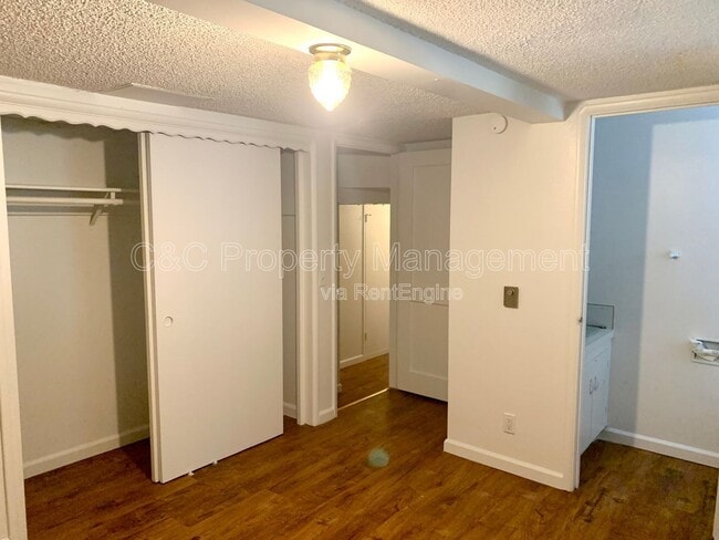 Foto del edificio - 489 Laurel Ave