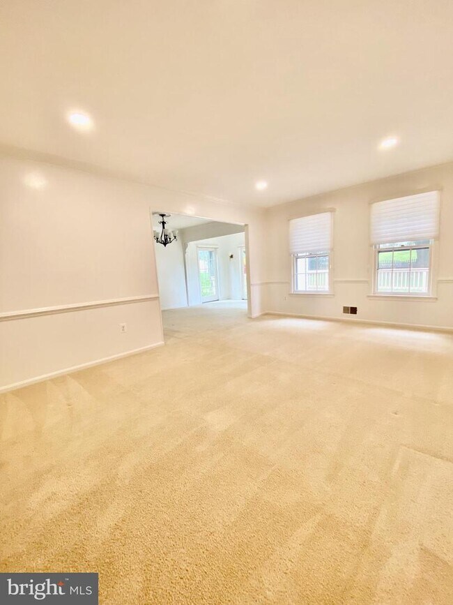 Foto del edificio - 15129 Middlegate Rd