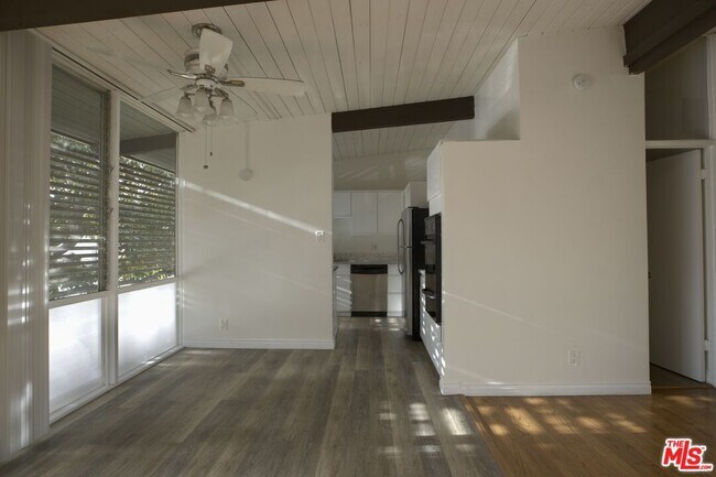 Building Photo - 11133 Rose Ave