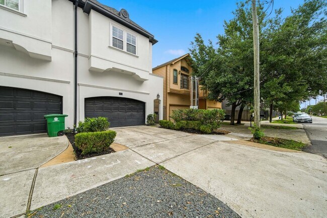 Foto del edificio - 5732 Petty St