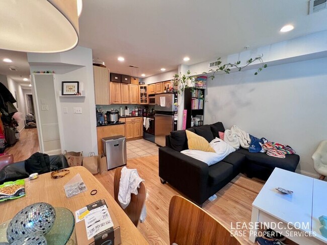 Foto del edificio - 1417 Chapin St NW