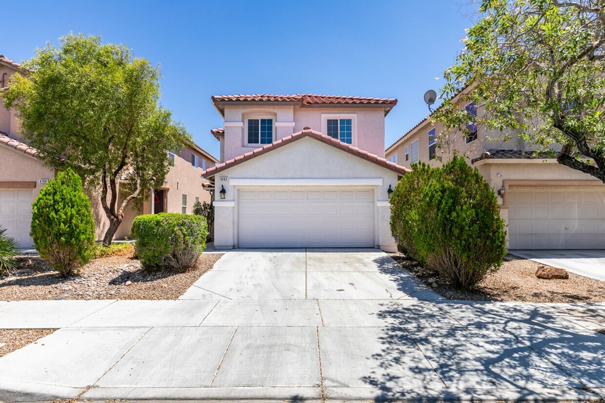Foto principal - Remodeled 3-Bedroom Home with Loft.