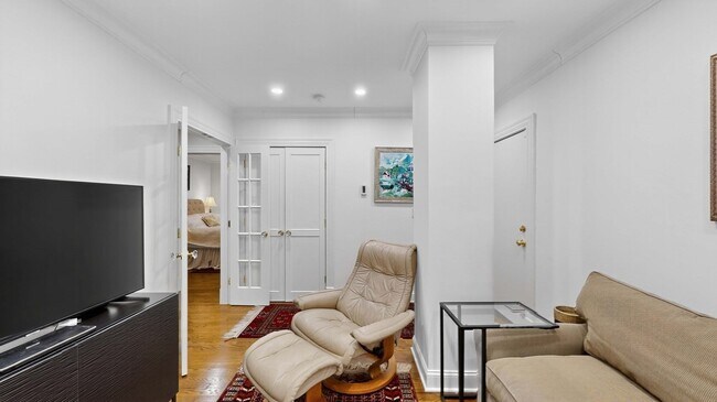 Building Photo - 461 Beacon St