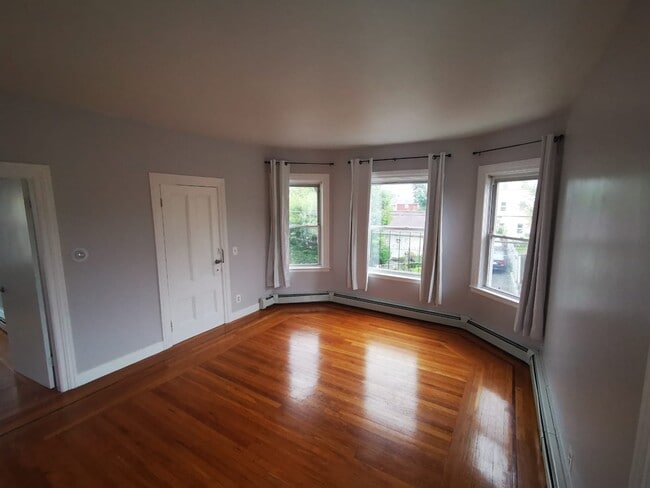 Living room - 270 Division St