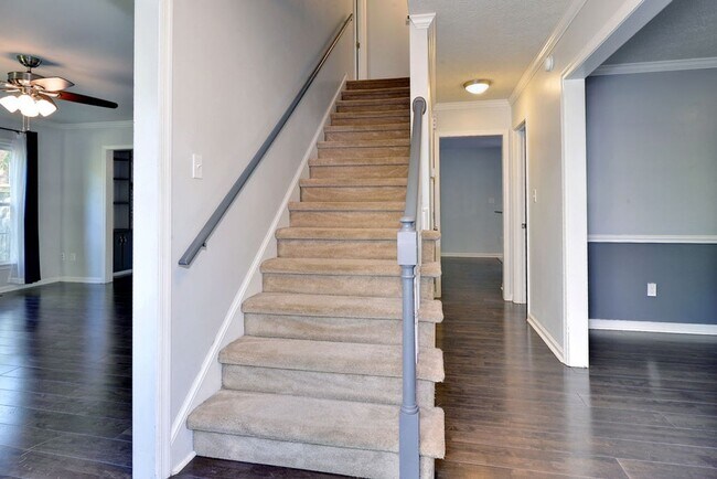 Foto del edificio - Renovated Colonial Home in Yorktown