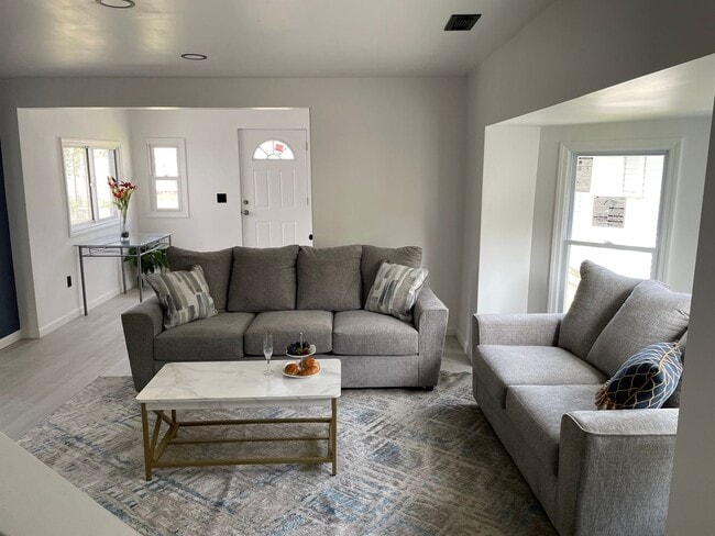 Building Photo - Updated 3-Bedroom Home with New Appliances...