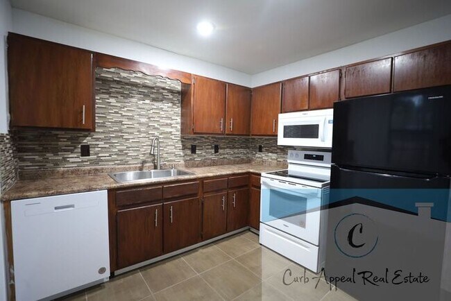 Foto del edificio - Move in special $700!! Beautiful 2 bed 1 bath house - Bono!