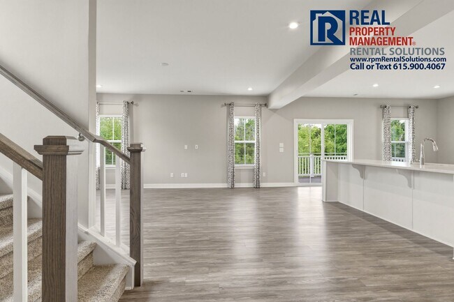 Foto del edificio - Great 4 bd 2.5 ba with attached garage and large deck!