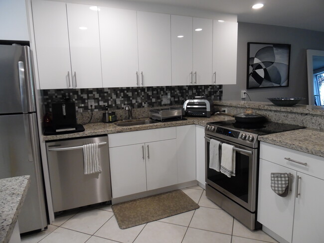 Foto del edificio - 5300 NE 24th Ter