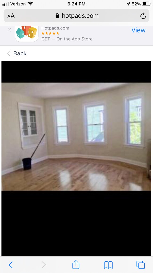 Sala de estar - 1213 Middlesex St