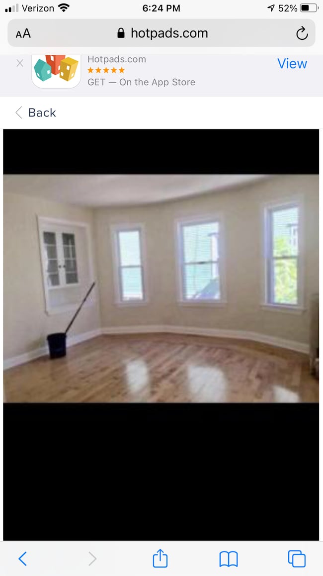 Living room - 1213 Middlesex St Apartments