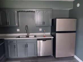 Building Photo - 208 NE Cedar Ct