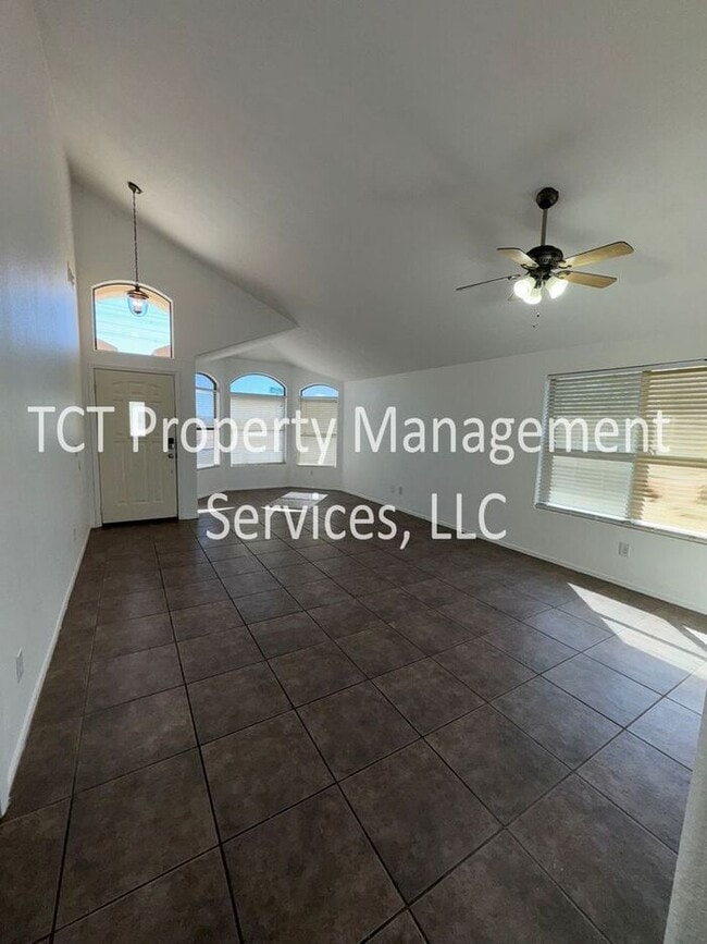 Building Photo - Spacious Move-In Ready Family Home in Mesq...