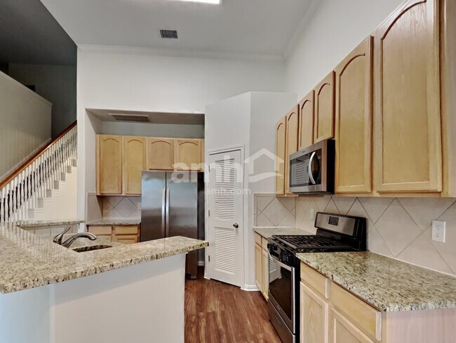 Building Photo - 30710 Country Meadows Dr