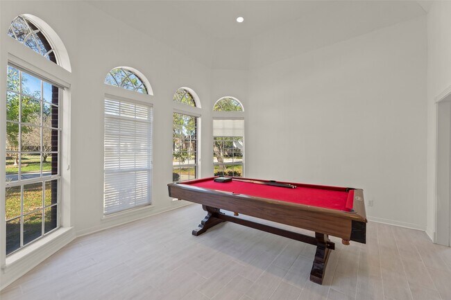 Foto del edificio - 15510 Misty Hollow Dr