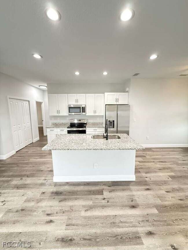 Building Photo - 13363 Drysdale Ave