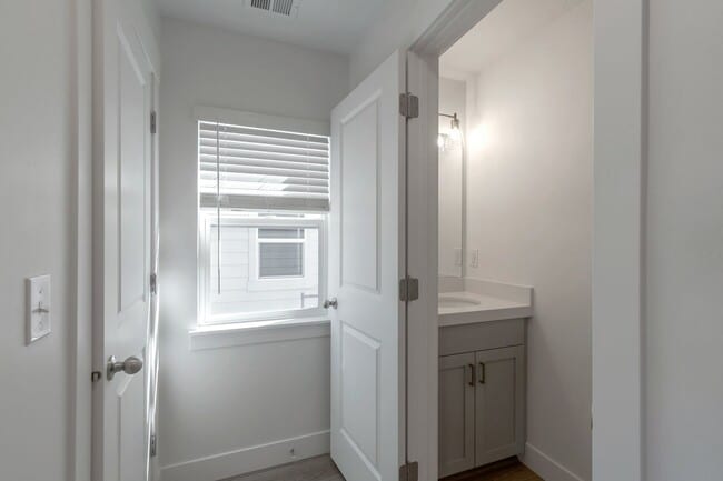 Building Photo - BRAND NEW - 3BD/2.5BTH/2GAR - SPANISH FORK