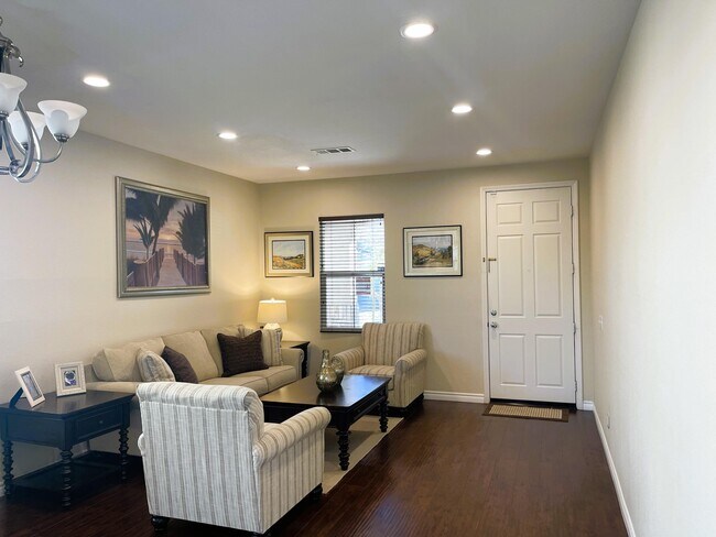 Building Photo - 37701 Tamarind Ct