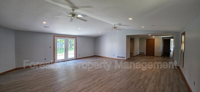 Foto del edificio - 6470 Sherman Rd