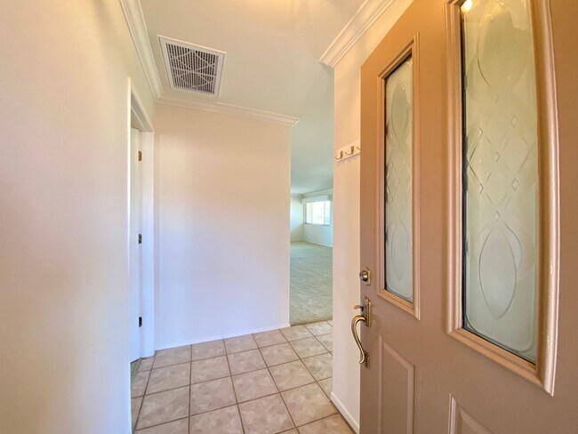 Foto del edificio - Beautiful corner condo in Lake San Marcos