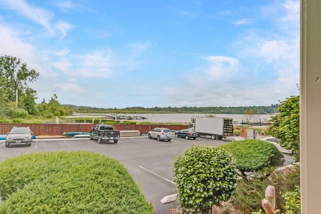 Foto del edificio - 4050 W Lake Sammamish Pky NE