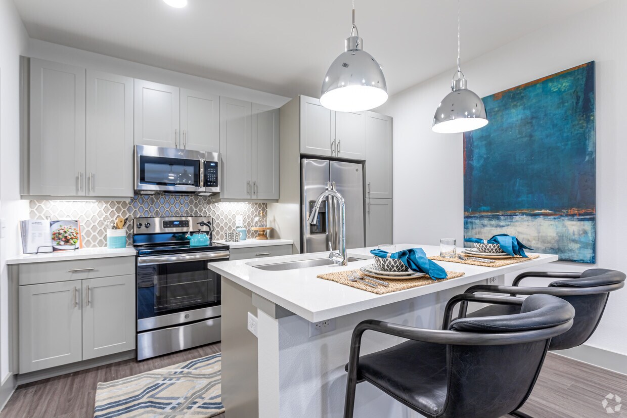 Midway Urban Village Apartments in Farmers Branch, TX