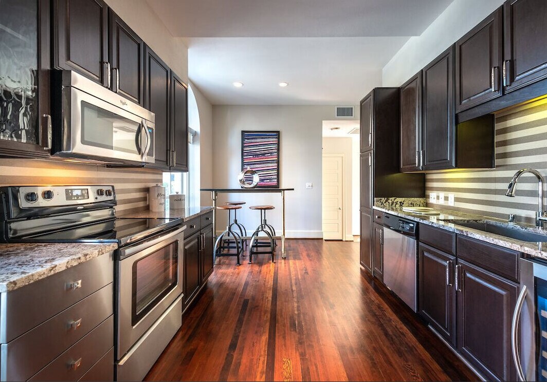 Foto principal - 412 N Ervay-728.112