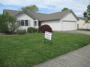Building Photo - 4523 Wildcherry Dr SE