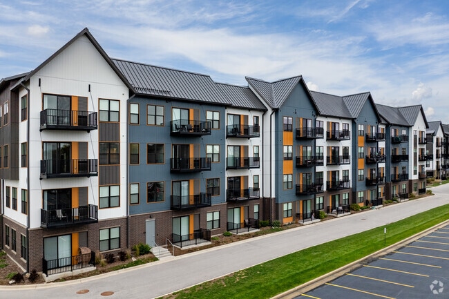 Building Photo - The Ruby at Brookfield Square
