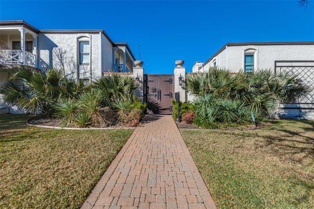 Foto principal - 5911 E University Blvd