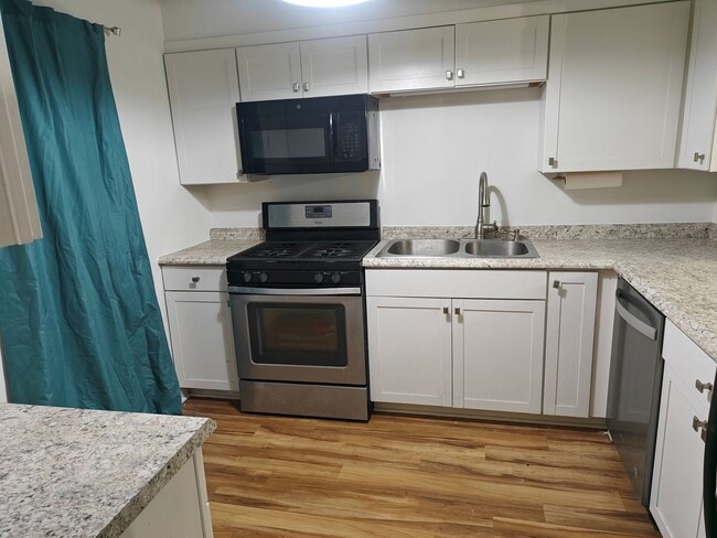 Building Photo - Two bedroom condo