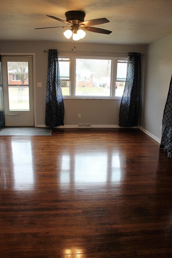 Foto principal - 129 W Pinewood Dr