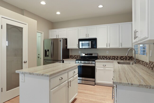 Foto del edificio - 6687 Brook Falls Cir