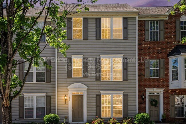 Foto del edificio - 15658 King Louis Ct