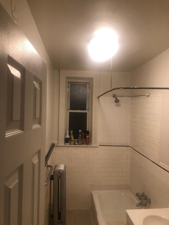 Foto del edificio - 1590 E 22nd St